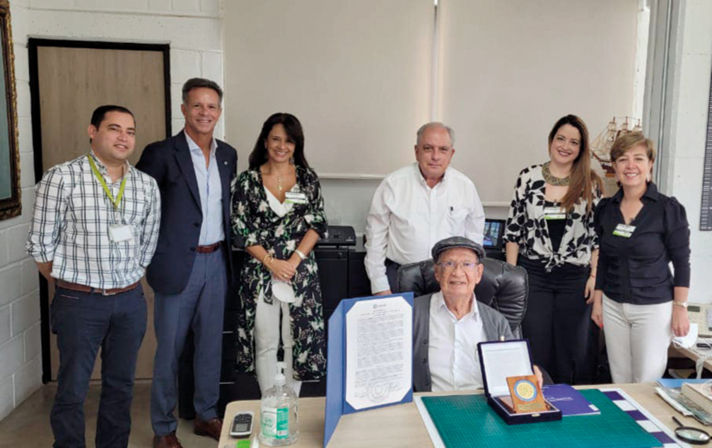 Medalla ICONTEC para fundador de Haceb