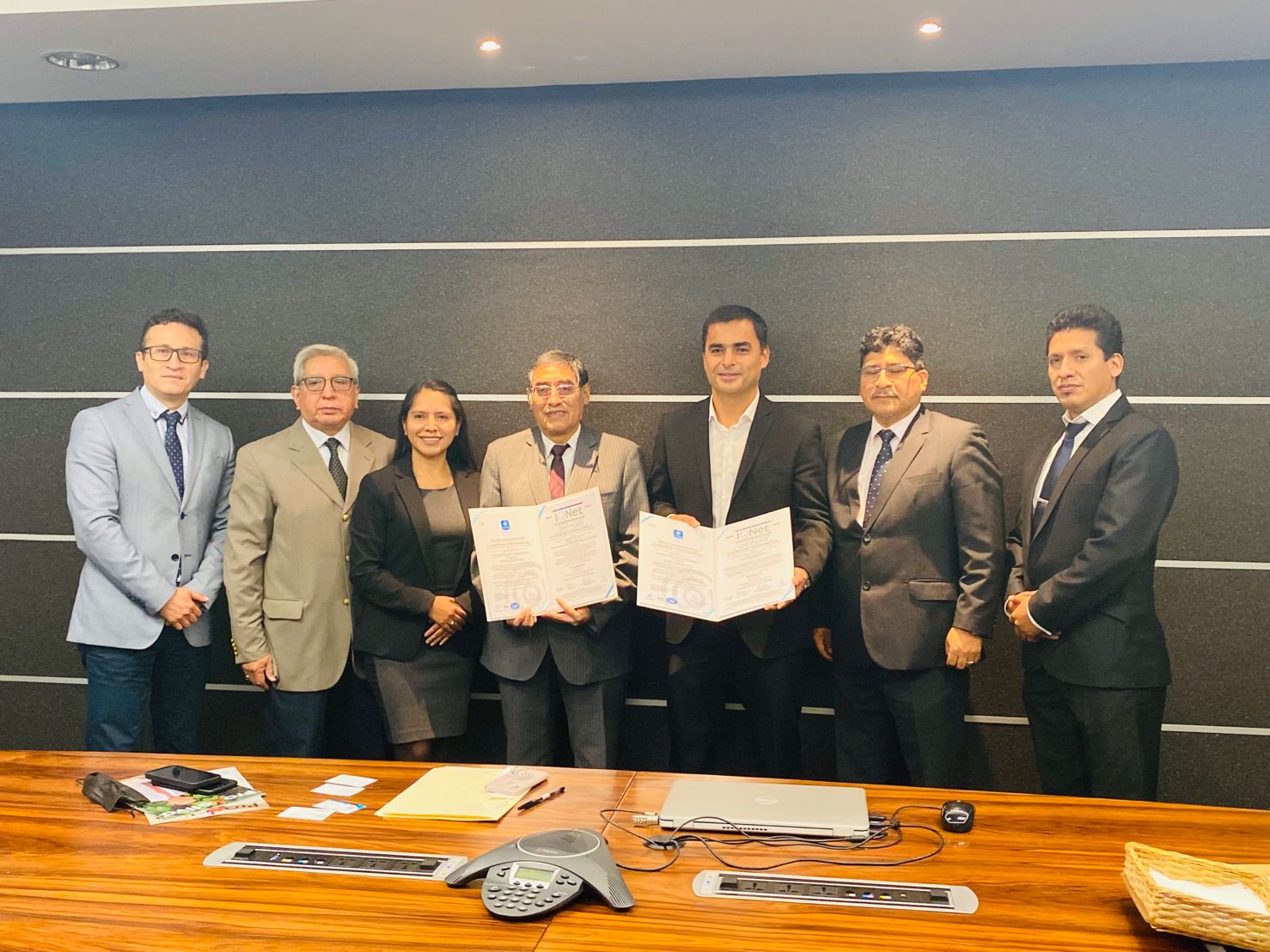 Certificaciones hlc ingeniería y construcción